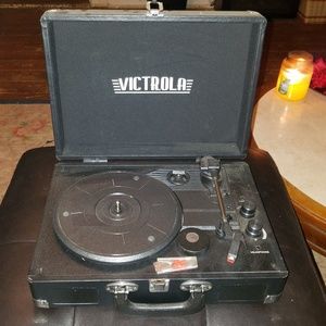 Victrola Vinyl record player w/speakers/Bluetooth